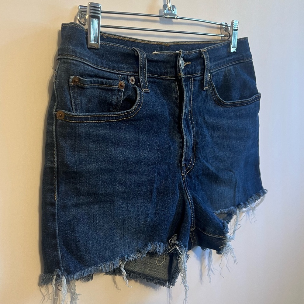 Levi’s High Rise Denim Shorts size 27 with distressed hem - Picture 4 of 8
